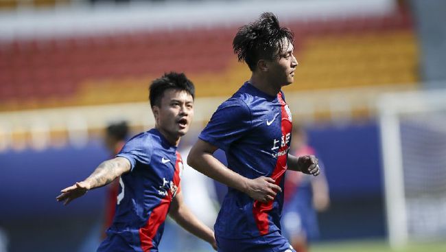 全场比赛结束，阿森纳2-1狼队。